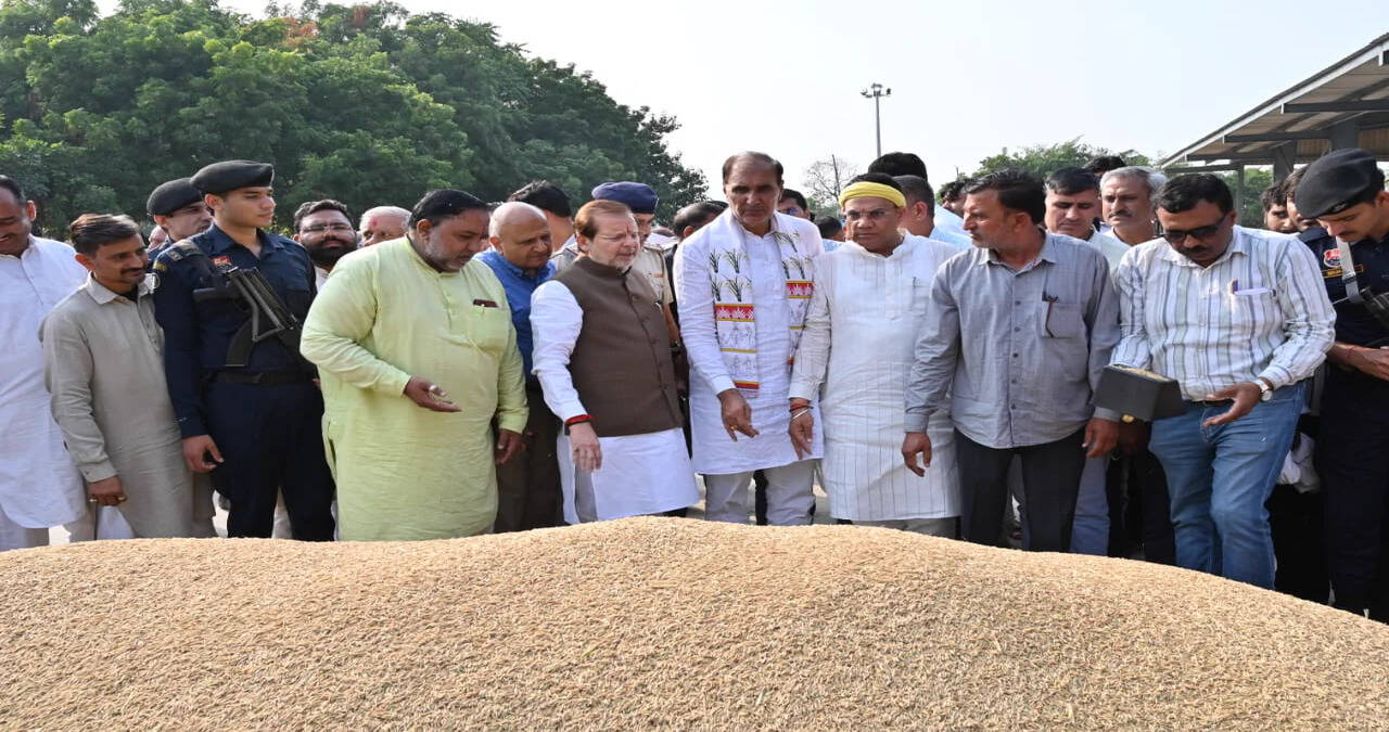 मुख्यमंत्री नायब सिंह सैनी स्वयं कर रहे फसल खरीद की निगरानी, किसान का एक भी दाना बिना खरीदे नहीं रहने देंगे- मंत्री डा. अरविंद शर्मा