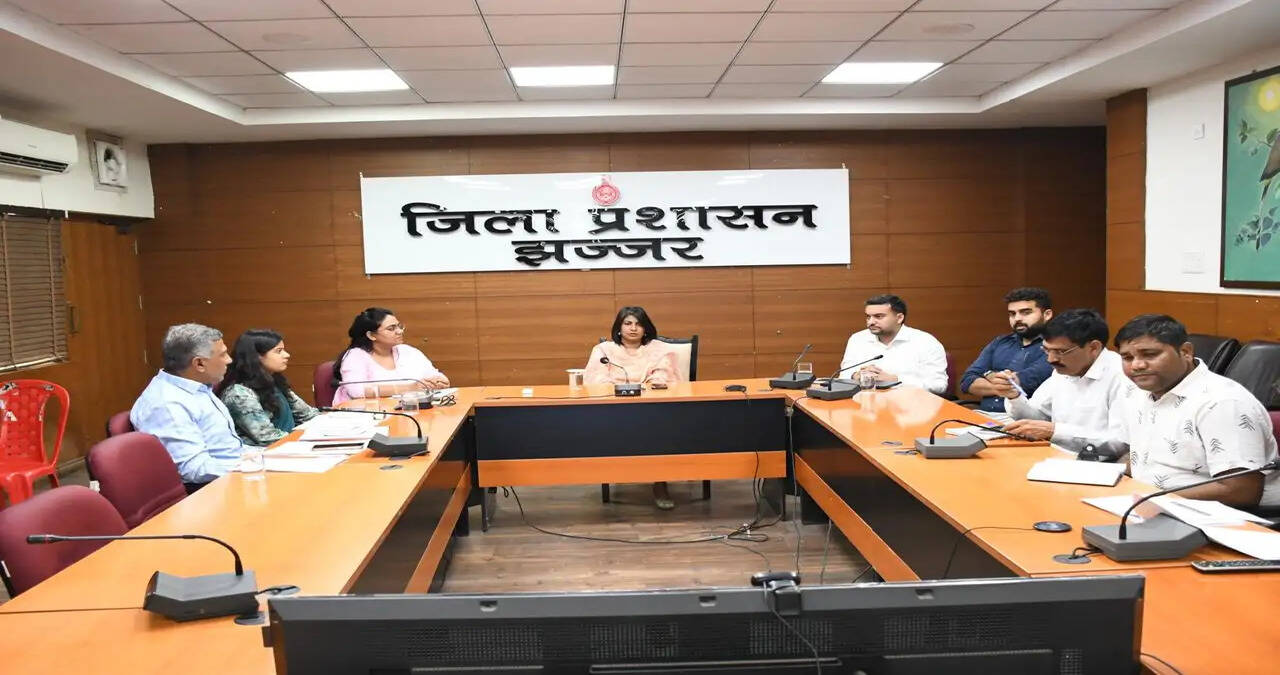 झज्जर लघु सचिवालय सभागार में मतदाता सूची के विशेष गहन पुनरीक्षण (एसआईआर)-2026 को लेकर अधिकारियों का प्रशिक्षण आयोजित*