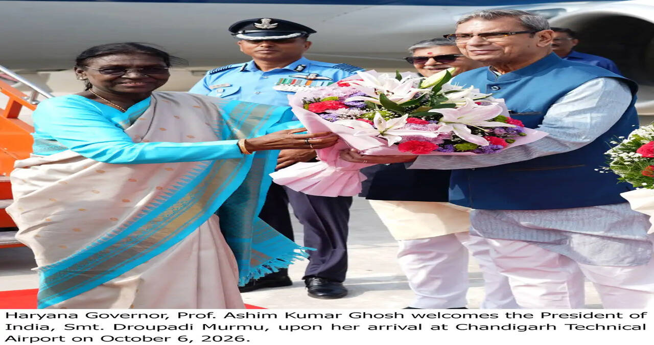 Haryana Governor, Prof. Ashim Kumar Ghosh welcomes the President of India
