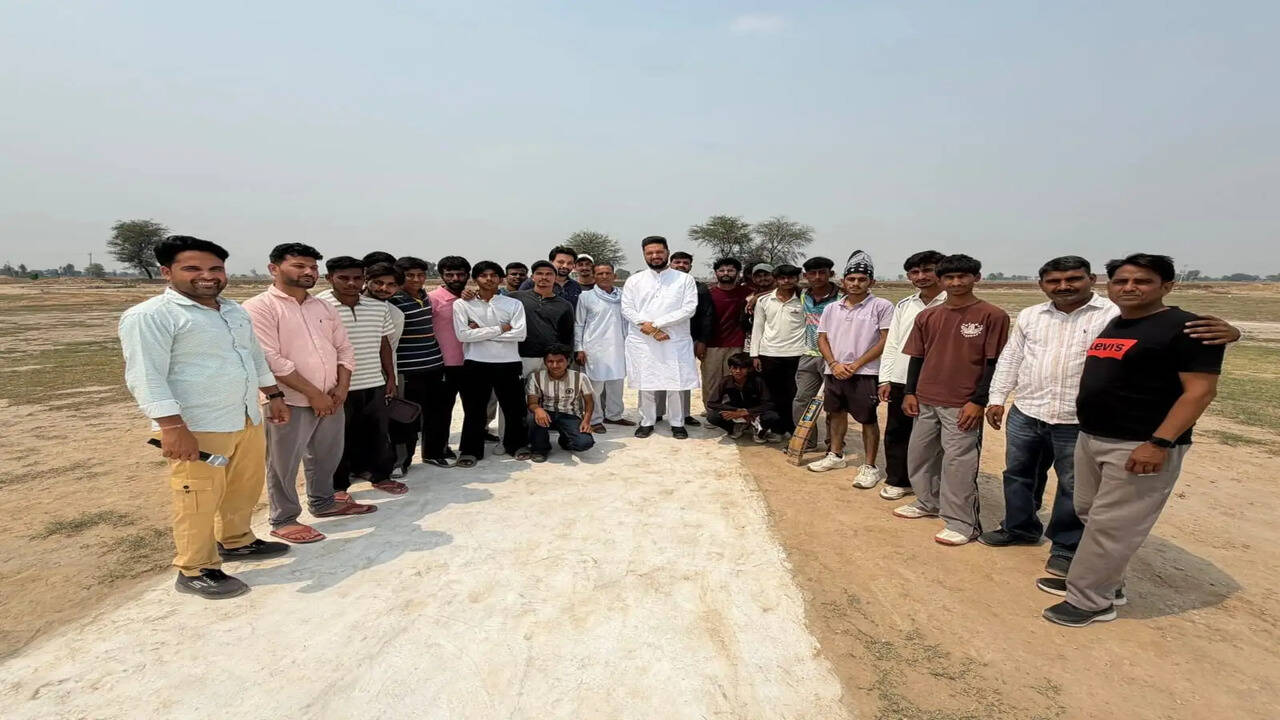 &nbsp;गांव चौबुर्जा में दो दिवसीय शुद्ध ग्रामीण क्रिकेट प्रतियोगिता का आयोजन