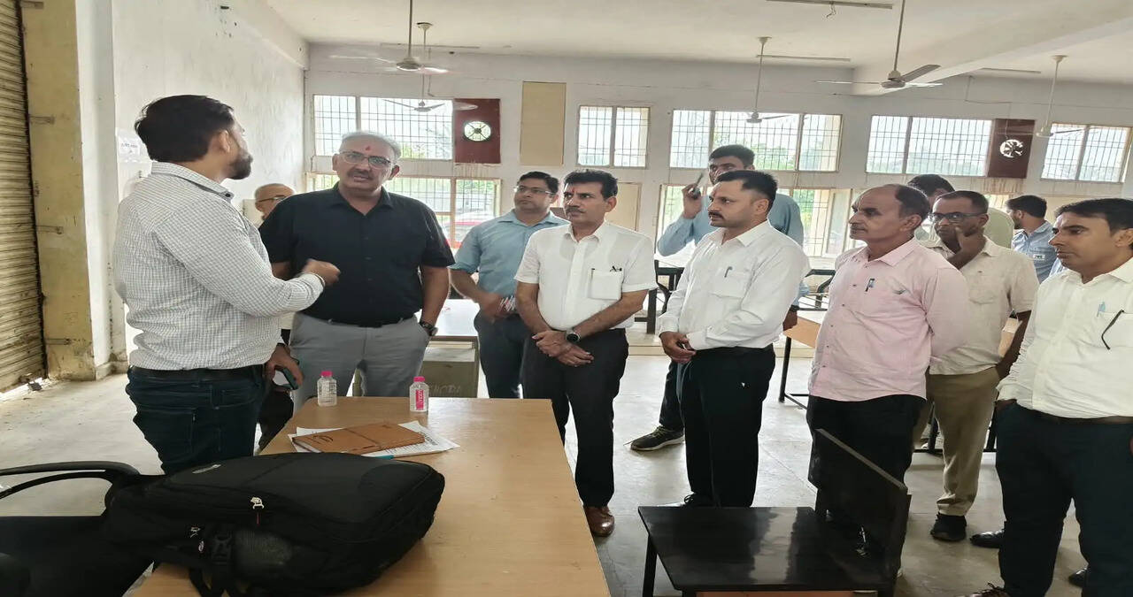 रोहतक में समाधान शिविरों में सुनी गईं जनसमस्याएं, अधिकारियों को तुरंत ATR भेजने के निर्देश