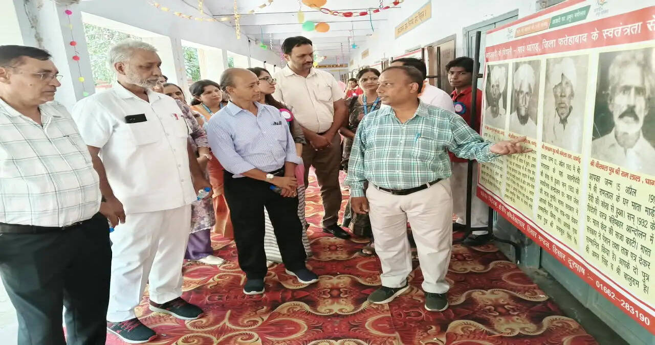 &nbsp;इतिहास के पन्नों से निकली आजादी की कहानी, गांव कालवास में लगी ऐतिहासिक प्रदर्शनी