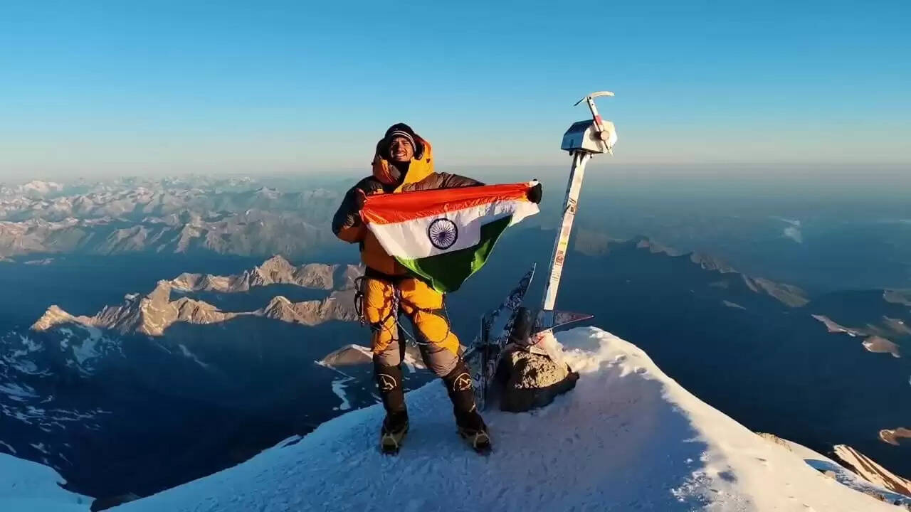 हरियाणा के लाल नरेंद्र कुमार ने रचा नया इतिहास, यूरोप की सबसे ऊंची चोटी माउंट एल्ब्रुस पर फहराया तिरंगा