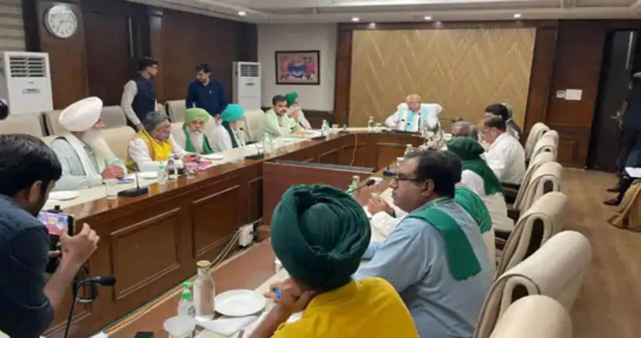 गुरुग्राम में खट्टर ने किसानों की मांगों पर सहमति जताई:किसानों का दावा-पहली बार सरकार का पॉजिटिव रिस्पांस