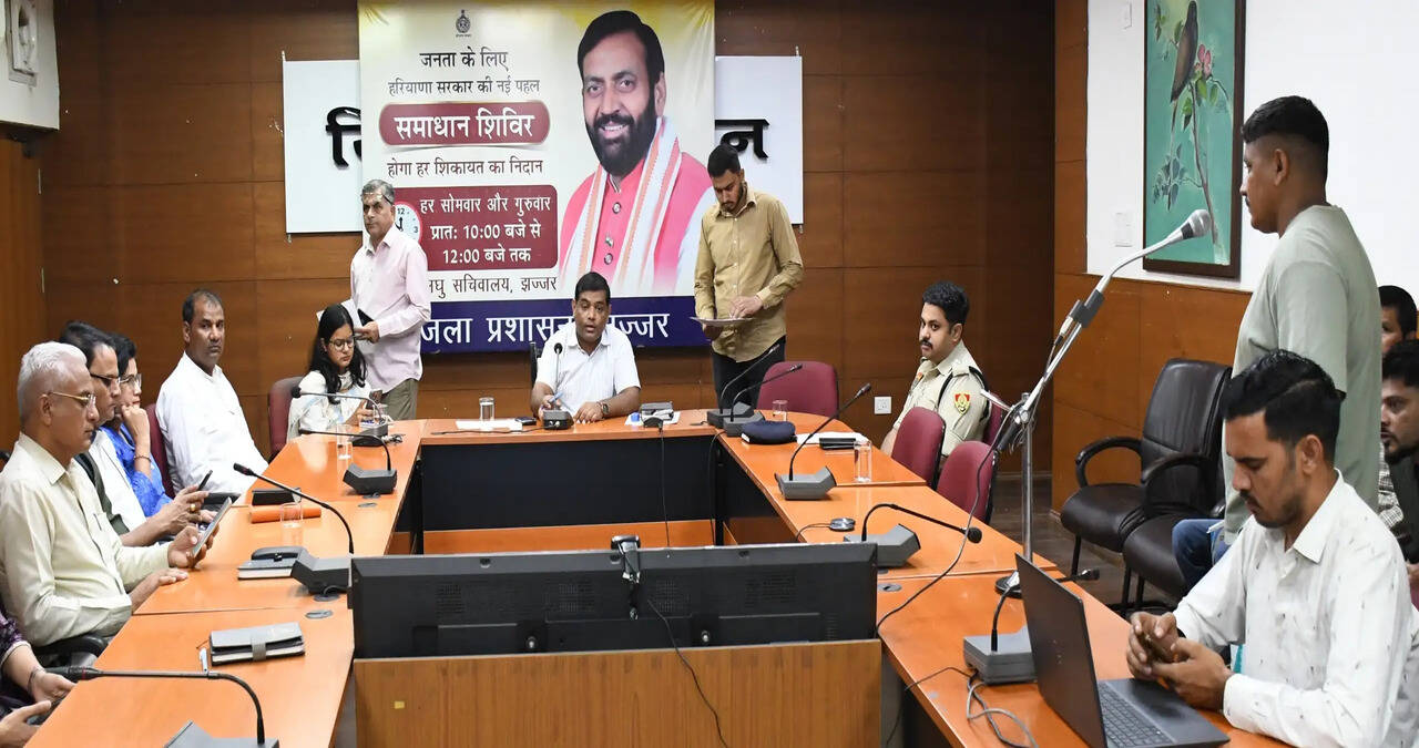 हर शिकायत को गंभीरता से लें अधिकारी, पात्रों को योजनाओं का लाभ दिलाएं : सीईओ