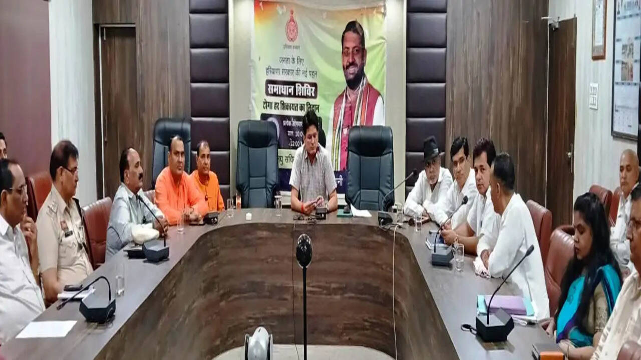 समाधान शिविर में सीटीएम अनिल कुमार ने सुनी जनसमस्याएं