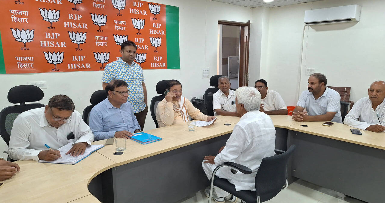 जनप्रतिनिधियों का प्रथम दायित्व जनता की समस्याओं का समाधान करना : डॉ. कमल गुप्ता