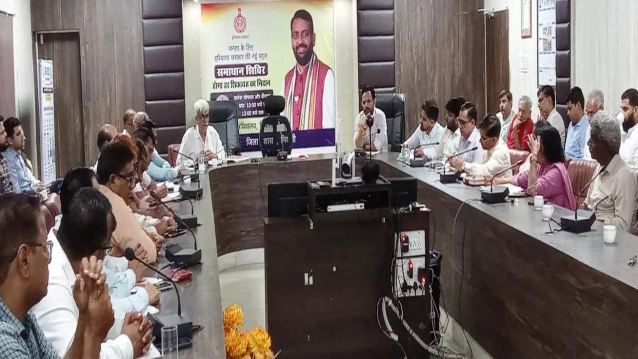 सावधानी के साथ दिए जाएं एसआईआर के तहत नोटिस: एसडीएम महेश कुमार