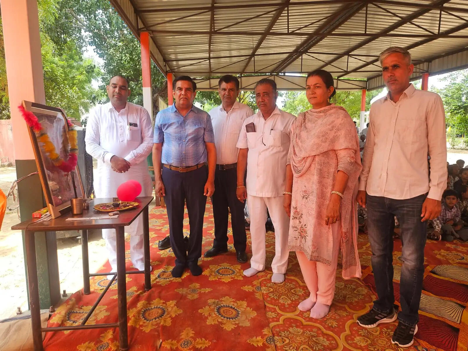 हरियाणा के सरकारी स्कूलों में अब बच्चे फ्रेंच भाषा सीखेंगे। इसके लिए हरियाणा सरकार और फ्रांस सरकार के बीच MOU हुआ है। इसी के तहत आज सिरसा जिले के पहले स्कूल राजकीय कन्या उच्च विद्यालय चाहरवाला में फ्रेंच भाषा की कक्षा का उद्घाटन किया गया। इस मौके पर खंड शिक्षा अधिकारी सतबीर ढिढारियां और ब्लॉक समिति चेयरमैन सूरजभान बूमरा ने रिबन काटकर शुभारंभ किया। इस अवसर पर विद्यार्थियों, अभिभावकों एवं ग्रामीणों को फ्रेंच भाषा के महत्व तथा इसके माध्यम से मिलने वाले राष्ट्रीय एवं अंतरराष्ट्रीय अवसरों की जानकारी दी गई।dd