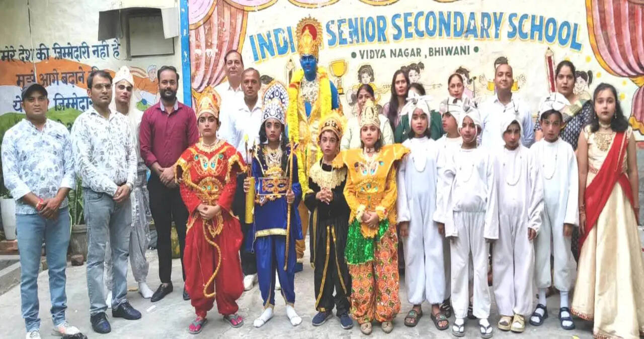 सेक्टर-13 में आयोजित श्री कृष्ण जन्मोत्सव कार्यक्रम में इंडियन सीनियर सेकेंडरी स्कूल के बच्चों ने किया शानदार प्रदर्शन