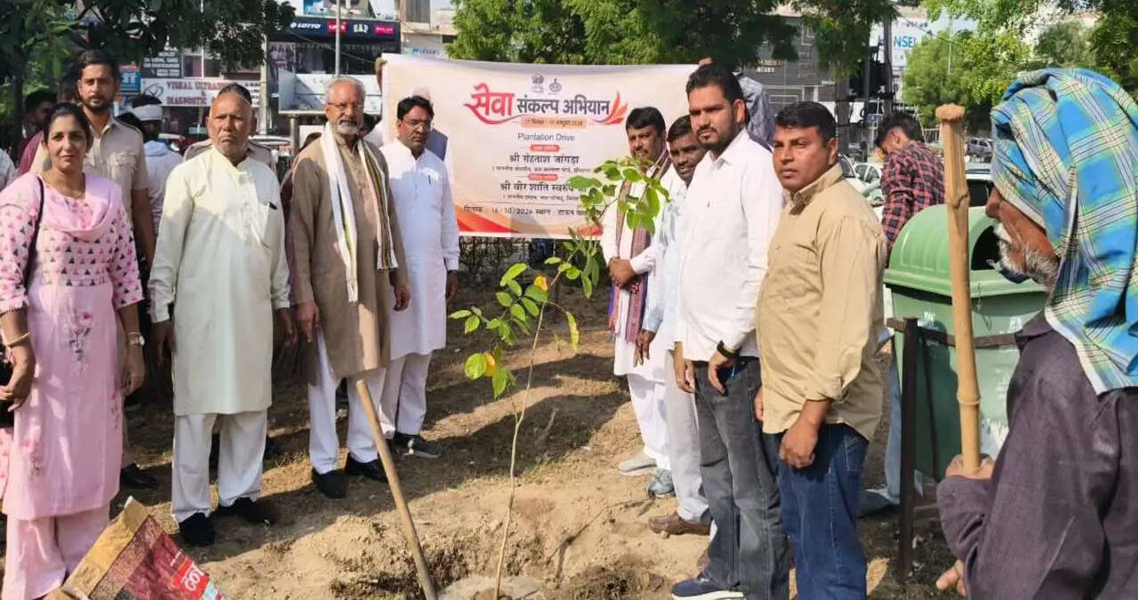 पौधारोपण कर पर्यावरण संरक्षण का दिया संदेश