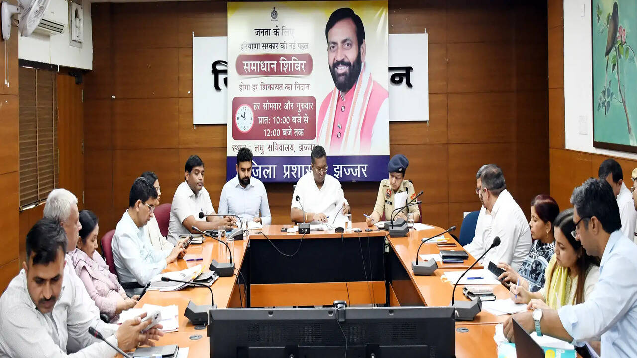 पूरी जिम्मेदारी के साथ जन समस्याओं का निपटान करें विभागाध्यक्ष : डीसी
