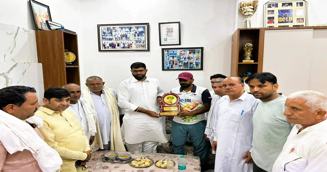 ओलंपिक,&nbsp;कॉमनवेल्थ खेलों में मेडल हरियाणा के खिलाड़ी ला रहे और सुविधाएं गुजरात को दे रही भाजपा सरकार - दिग्विजय चौटाला