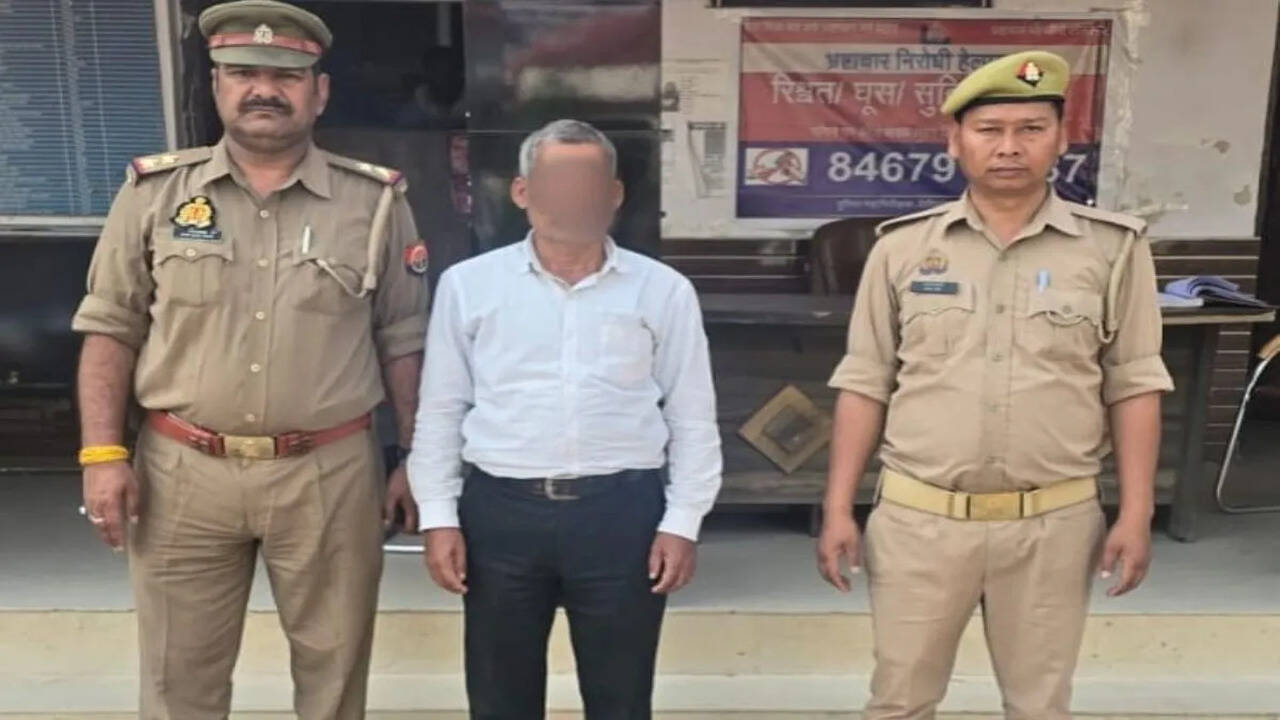 UP News: 50 लाख की रिश्वत मांगने के आरोप में अधिकारी गिरफ्तार, विभाग ने अधिकारियों ने टेंडर के बदले मांगी थी मोटी रकम