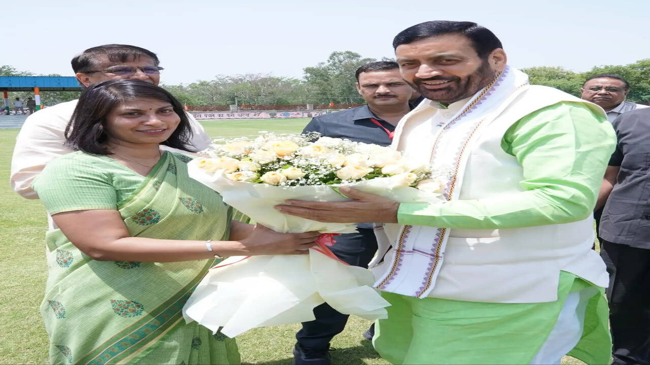 &nbsp;&nbsp;डीसी ने मुख्यमंत्री को दी जिला के विकास कार्यों की जानकारी