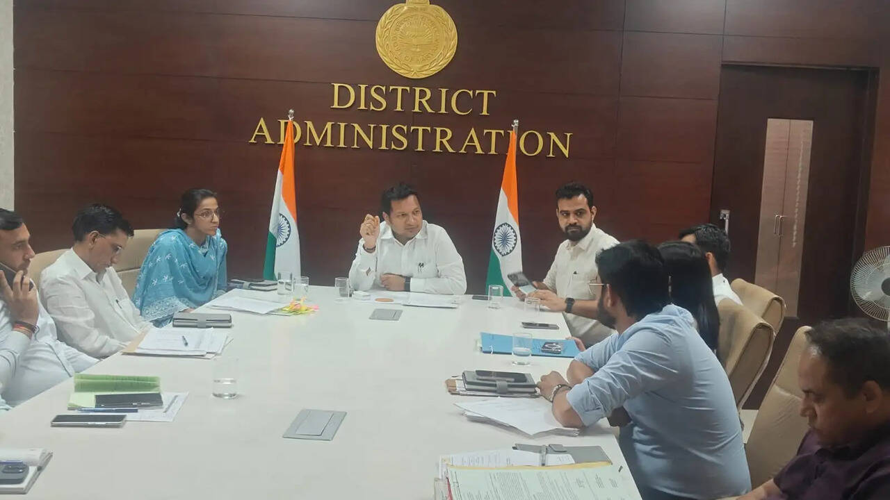 &nbsp;मानसून से पूर्व सभी ड्रेनों की सफाई एवं जल निकासी प्रबंध 30 जून तक पूर्ण करें :- उपायुक्त सचिन गुप्ता