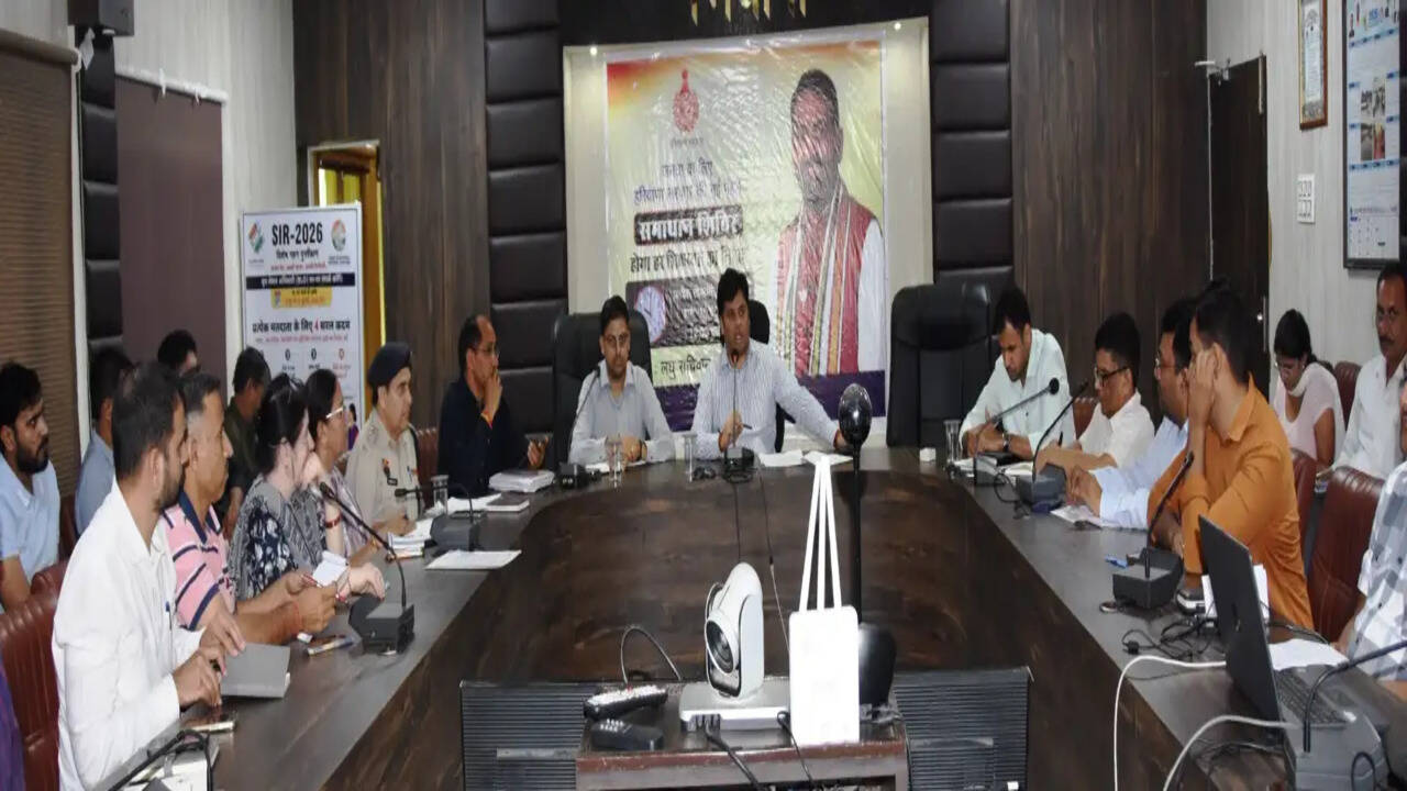 &nbsp;नीट परीक्षा केंद्रों में अनाधिकृत व्यक्तियों का प्रवेश नहीं होना चाहिए: डीसी