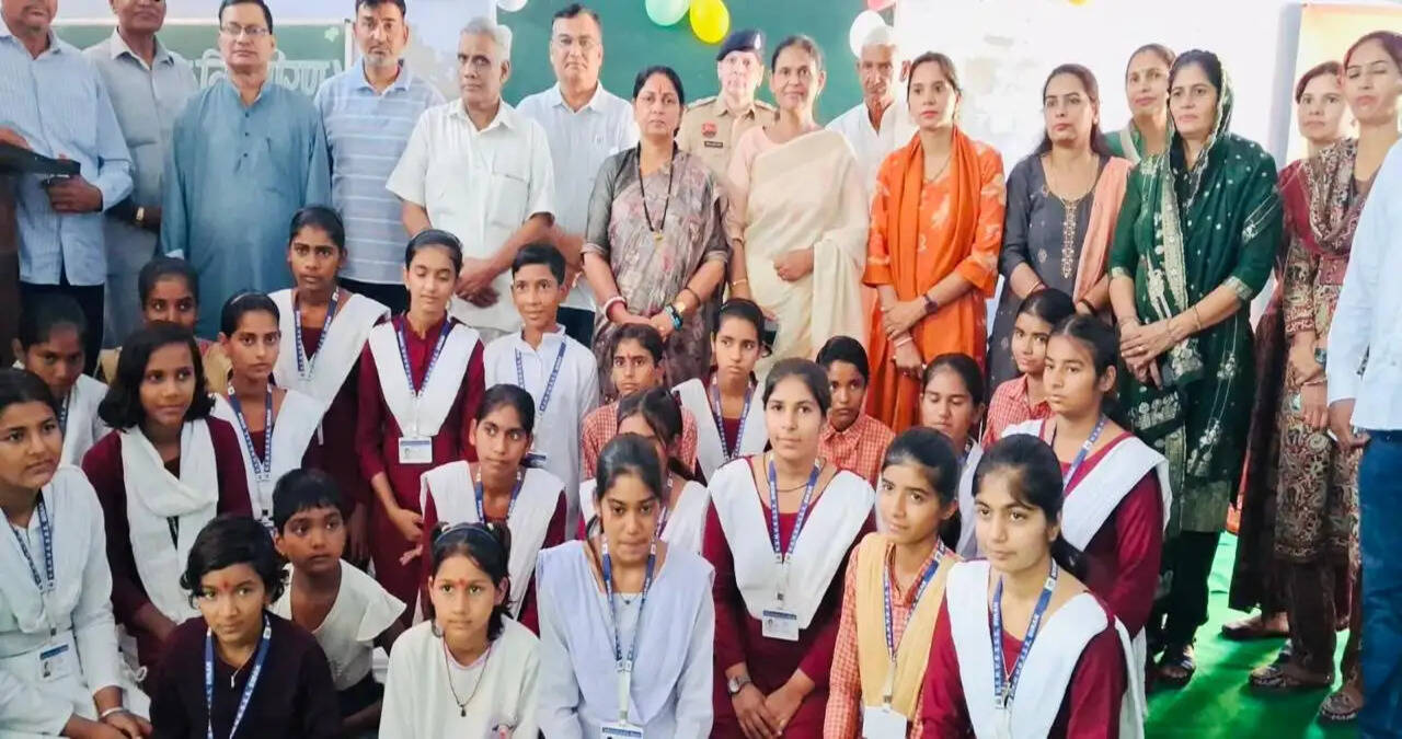 छात्राओं द्वारा की जाने वाली शिकायत की अनदेखी नहीं होनी चाहिए: मीना परमार