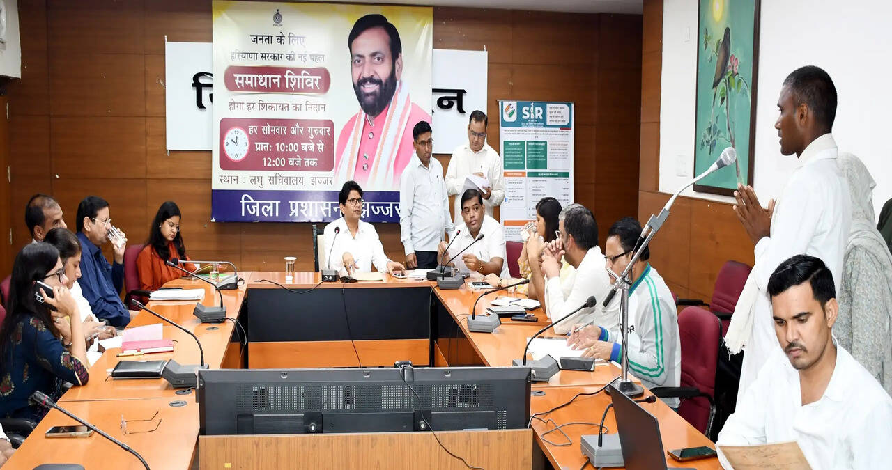 &nbsp;जिला स्तरीय समाधान शिविर में एडीसी जगनिवास ने सुनी जनसमस्याएं