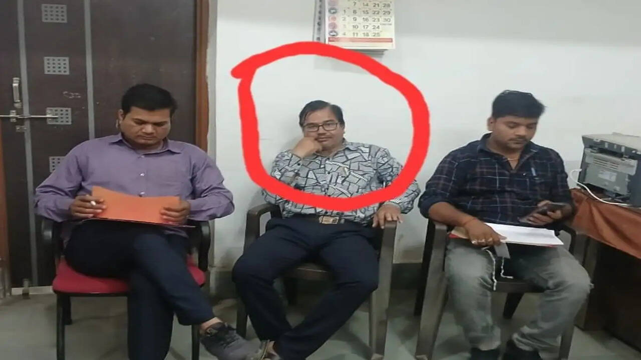 &nbsp;Bribe Arrest: 25000 की रिश्वत लेते नपा कार्यालय में तैनात बाबू गिरफ्तार, बिल पास करने की एवज में मांगी थी रिश्वत