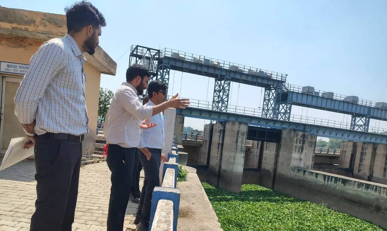 एडीसी अर्पित संगल ने ओटू वियर का किया औचक निरीक्षण