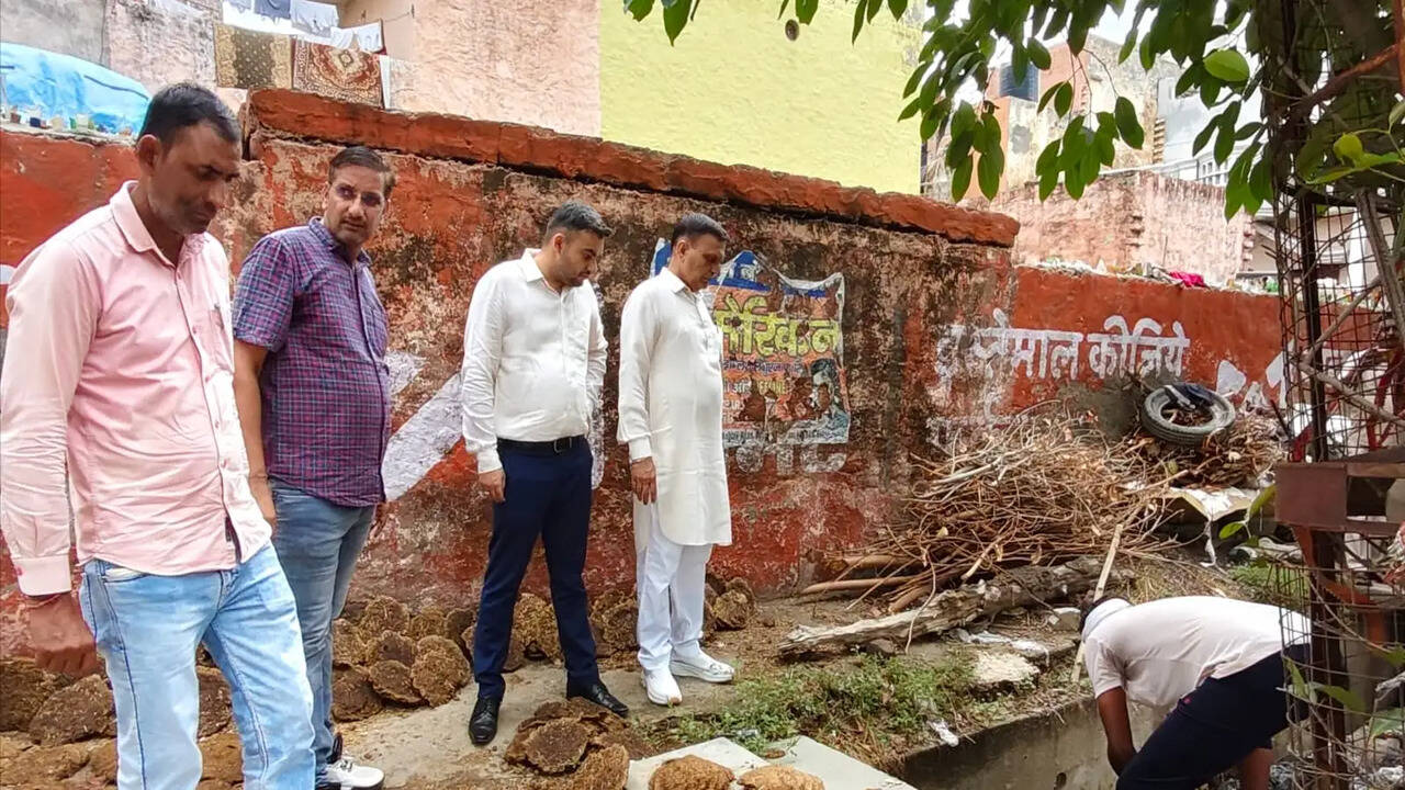 &nbsp;12 साल विश्वास के, विकास के, जनकल्याण के थीम पर बहादुरगढ़ में चलाया गया स्वच्छता अभियान