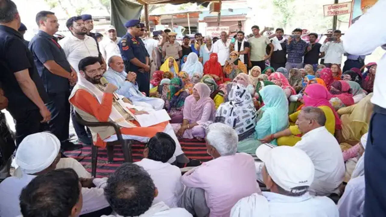 मुख्यमंत्री नायब सिंह सैनी ने रेवाड़ी में खत्म करवाया धरना, 200&nbsp;बेड के अस्पताल व आयुर्वेदिक कॉलेज बनवाने का दिया आश्वासन