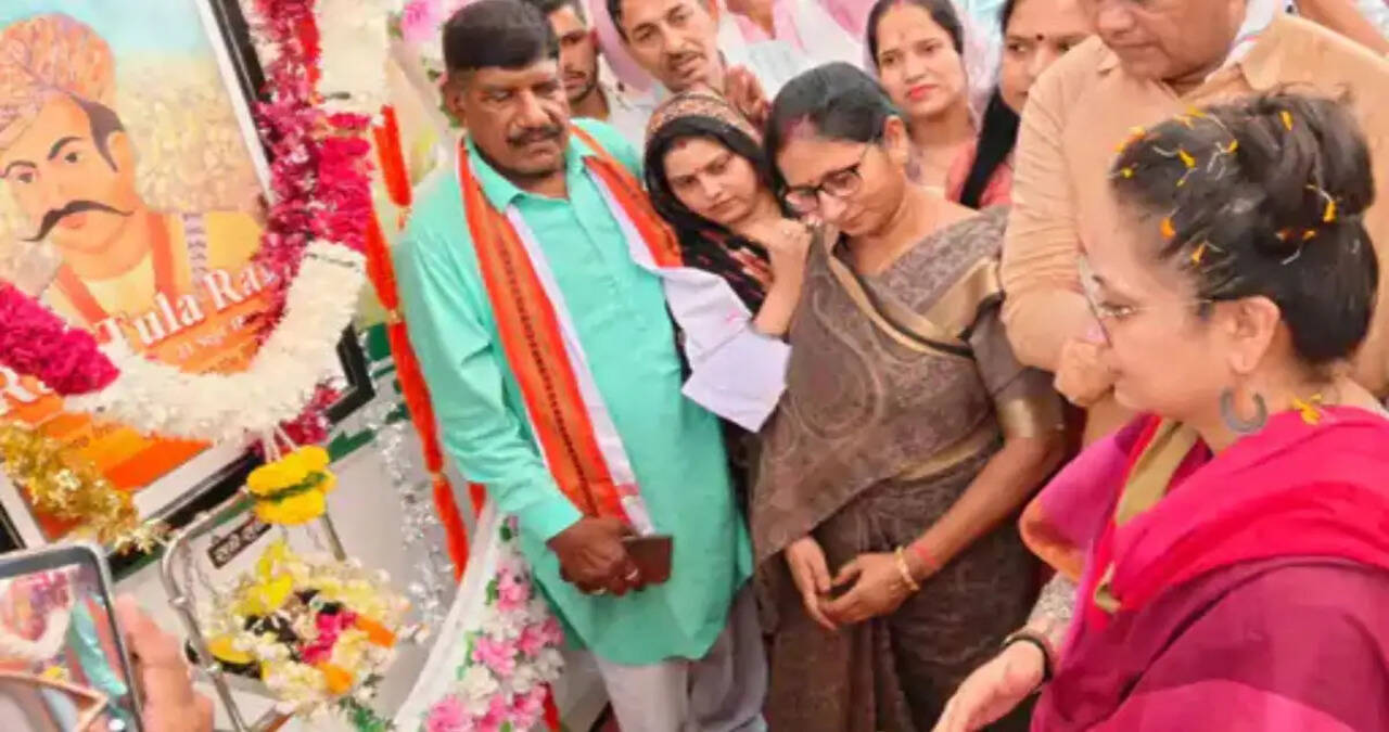 नारनौल में जन्माष्टमी कार्यक्रम में पहुंची स्वास्थ्य मंत्री आरती राव:युवाओं से कहा, श्रीकृष्ण के आदर्श अपनाकर विकसित भारत के निर्माण में निभाएं भूमिका