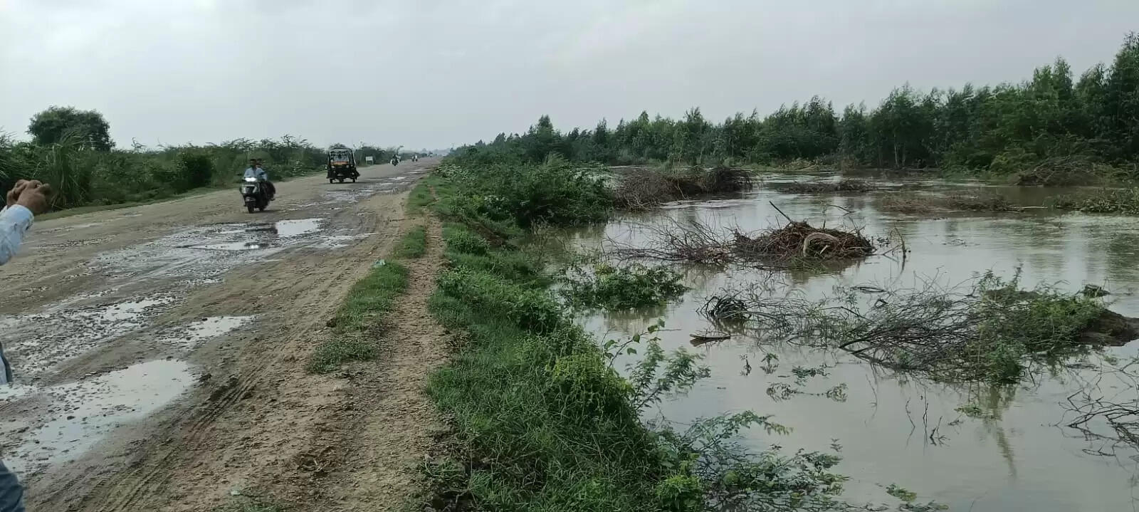 Minor broke near Hisar airport in Haryana
