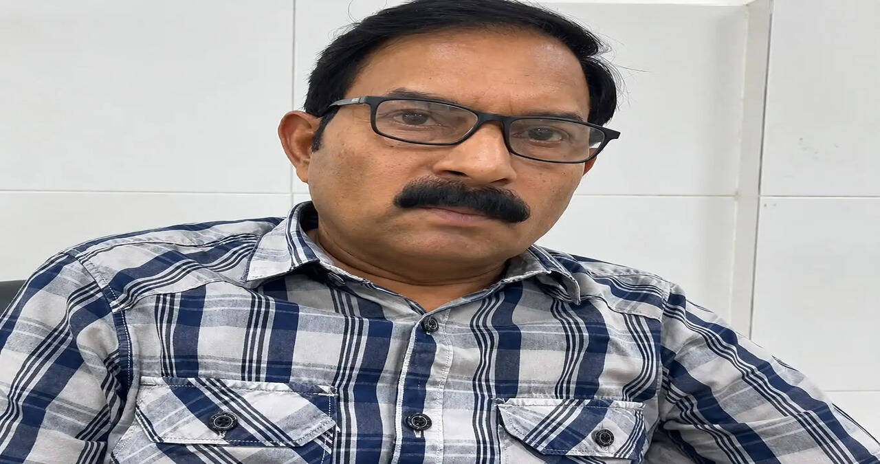 किसानों को बीज उपलब्ध करवाने के लिए बिक्री केंद्र पर वितरण जारी