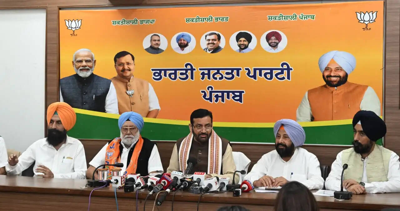*नकली पगड़ी बोल कर किया गुरुओं का किया अपमान*