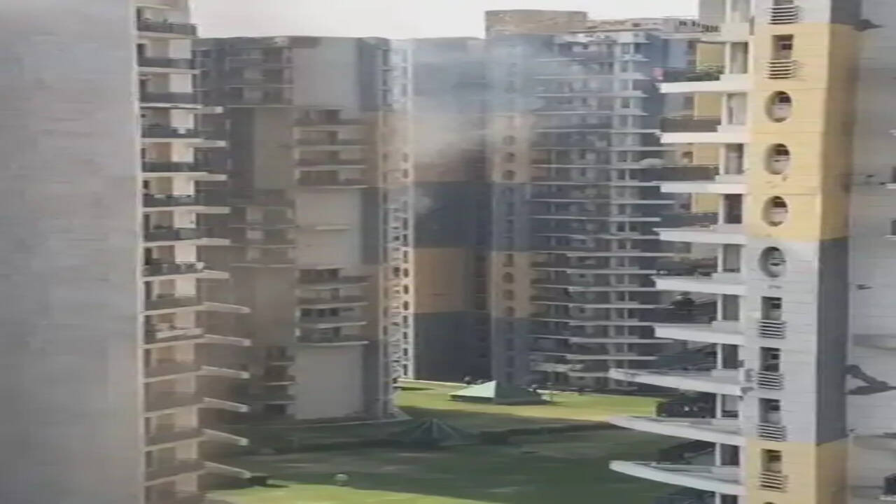 &nbsp;गुरुग्राम के अंतरिक्ष सोसाइटी के फ्लैट में लगी भीषण आग
