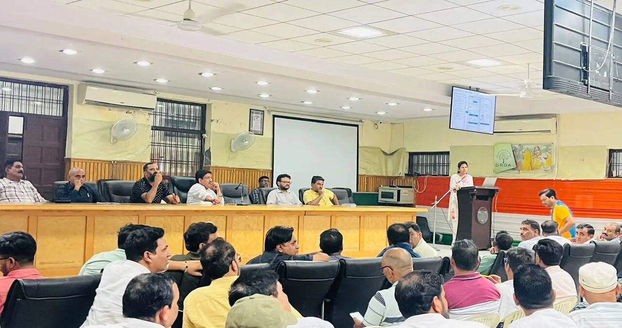किसान हित के मद्देनजर प्रधानमंत्री फसल बीमा योजना की अंतिथ तिथि 18 अगस्त तक बढ़ाई गई- उपायुक्त सचिन गुप्ता