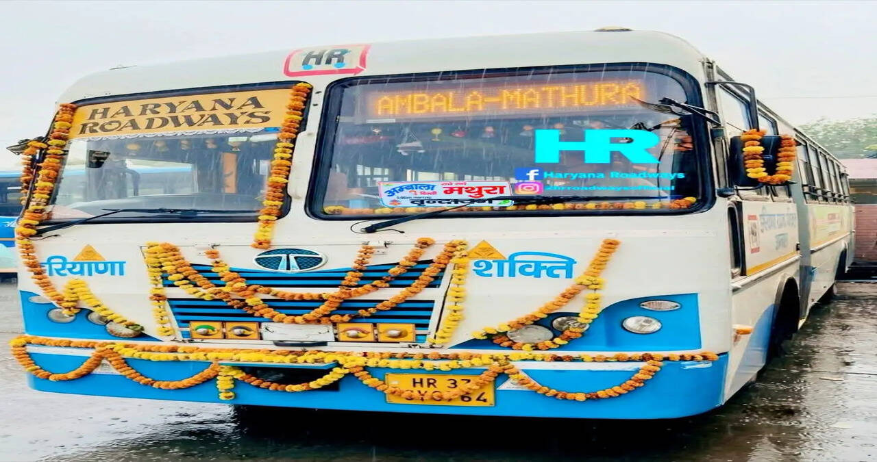 Haryana Roadways: हरियाणा रोडवेज से वृंदावन और मथुरा जाने वालों के लिए बड़ी खुशखबरी है। हरियाणा रोडवेज विभाग ने अंबाला से सीधी कोसी, वृंदावन और मथुरा के लिए बस सेवा शुरु कर दी है। इस बस को पहले बंद कर दिया था, लेकिन अब रोडवेज विभाग ने दोबारा से शुरु कर दिया है।