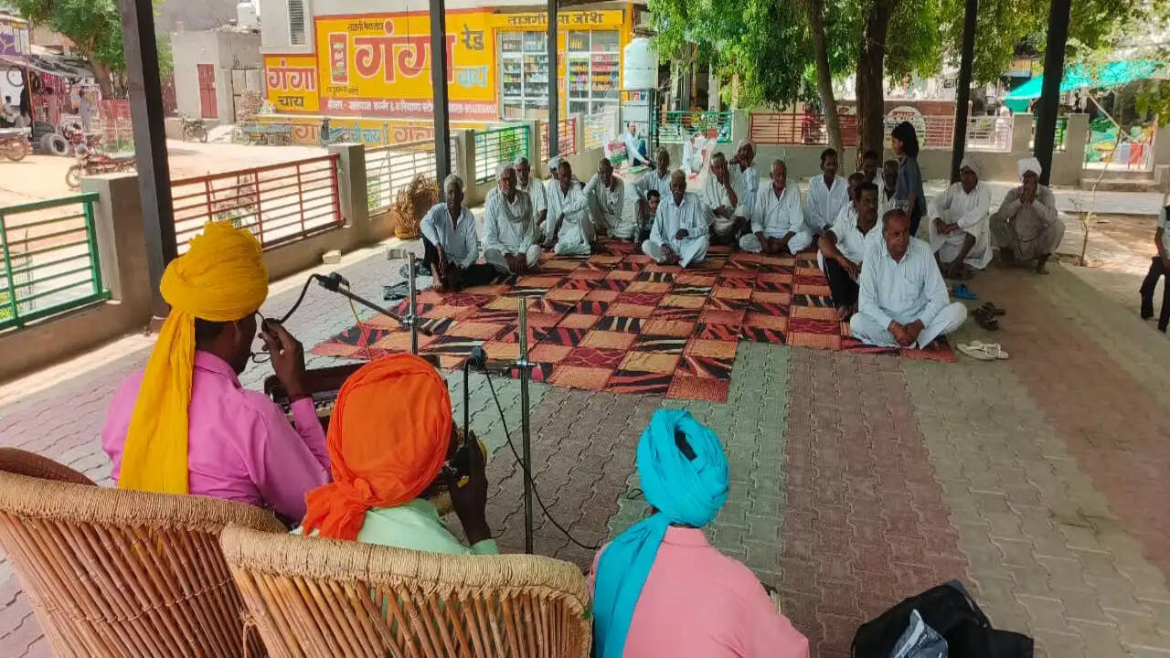 &nbsp;ग्रामीणों को जनकल्याणकारी योजनाओं बारे किया जागरूक