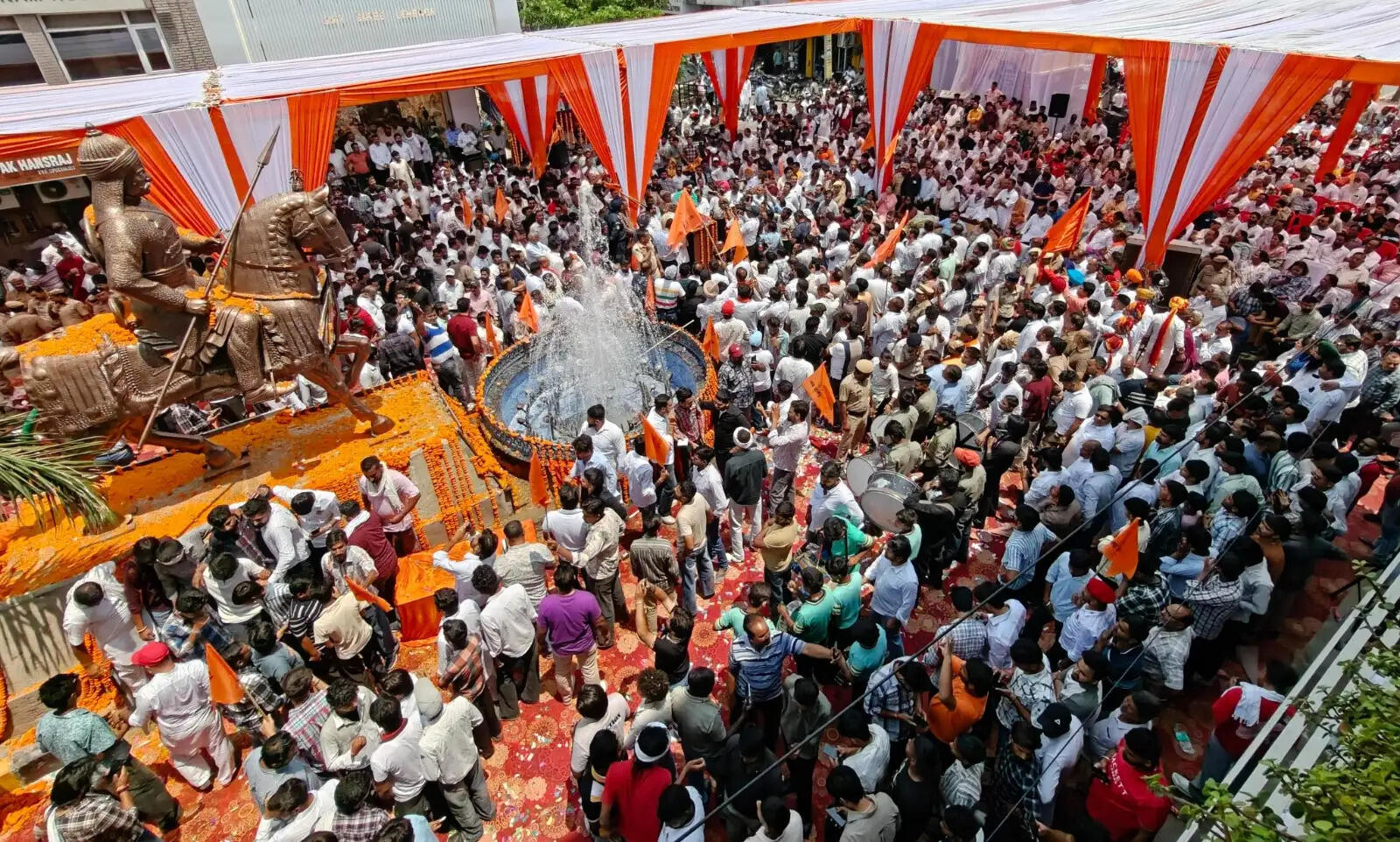 अम्बाला छावनी के सदर बाजार चौक पर स्थापित वीर महाराणा प्रताप की मूर्ति सदा जलती रहने वाली स्वाभिमान की मशाल-ऊर्जा मंत्री अनिल विज