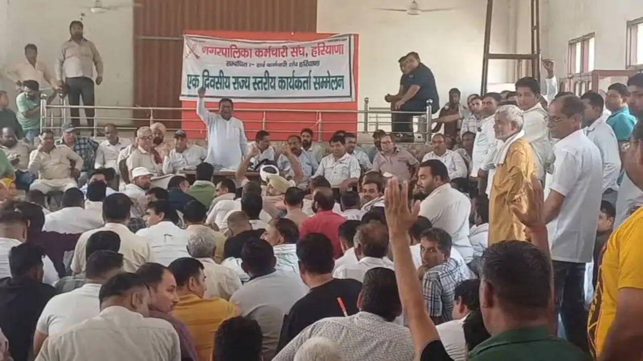 हरियाणा में सफाई कर्मचारियों की हड़ताल खत्म, सरकार के साथ इन मांगों पर बनी कर्मचारियों की सहमति