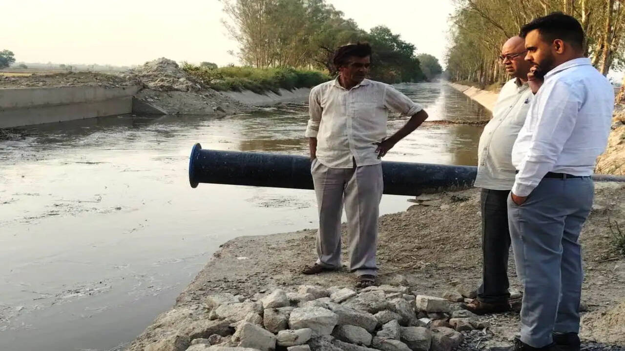 पानी आते ही डीसी के निर्देश पर जुई फीडर पर पहुंचे जनस्वास्थ्य विभाग के अधिकारी