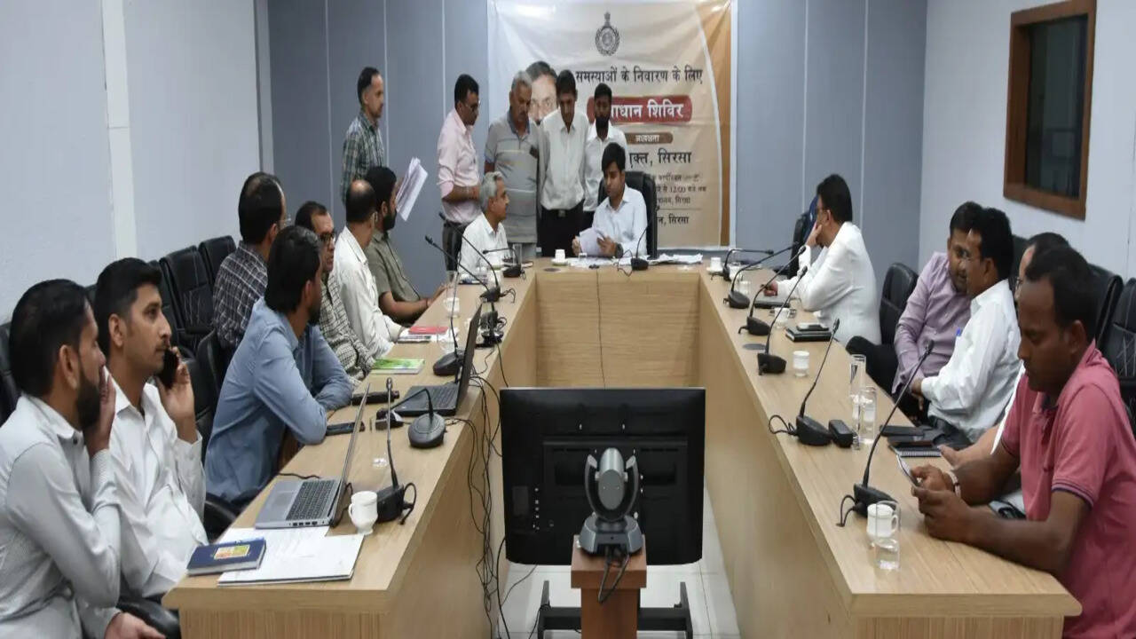 जनशिकायतों का समयबद्ध किया जाए समाधान: एडीसी अर्पित संगल