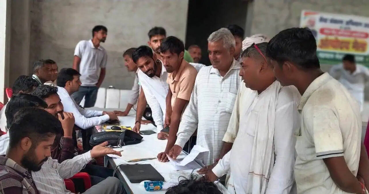 &nbsp;&nbsp;गांव लीलस और बड़वा में सेवा सेतू शिविर में अधिकारियों ने ग्रामीणों को दी सरकारी योजनाओं की जानकारी