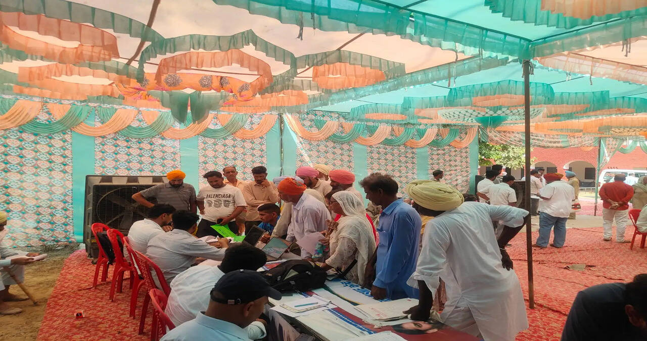 &nbsp;गांव पन्नीवाला मोटा और रोड़ी में सेवा सेतु अभियान के तहत जन कल्याण कैंप आयोजित