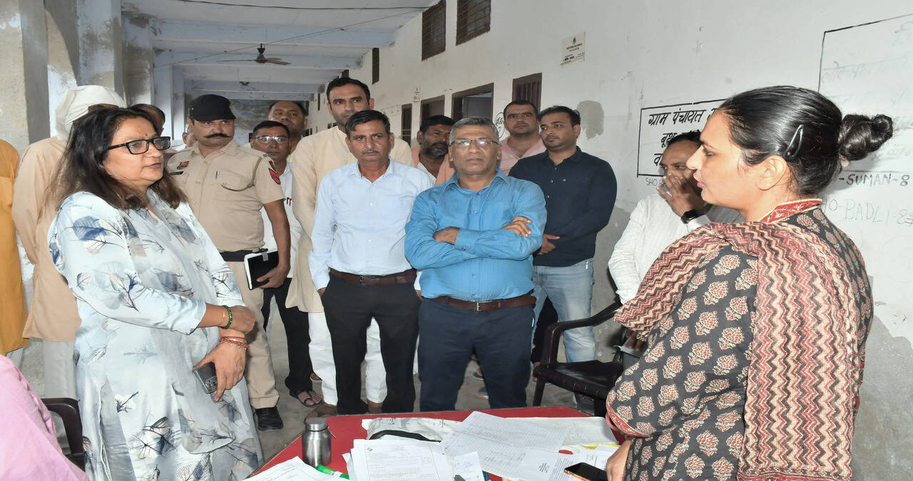 *9 अक्टूबर को हर मतदान केंद्र पर लगेंगे विशेष शिविर, नोटिस का होगा समयबद्ध निपटान : मंडलायुक्त मोनिका मलिक*