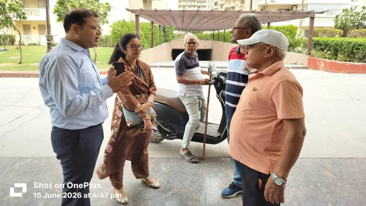 "एसआईआर-2026 अभियान के तहत बड़खल एसडीएम त्रिलोक चंद और ईआरओ नवीन कुमार ने किया औचक निरीक्षण"