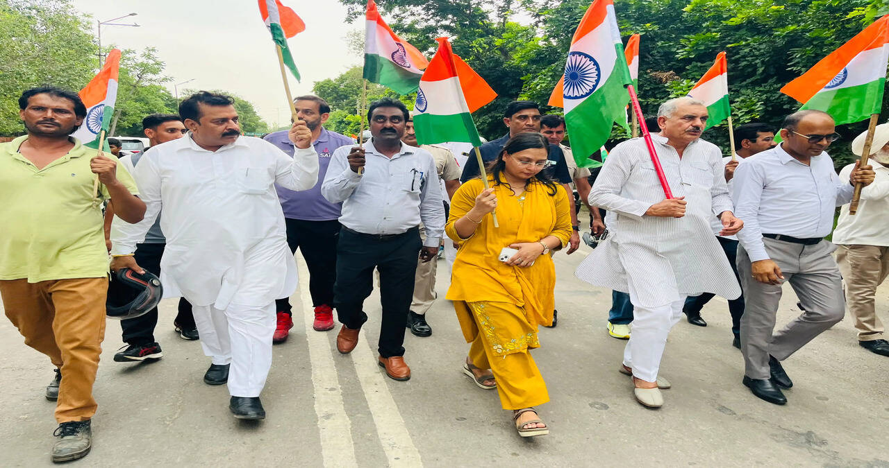 हर घर तिरंगा अभियान के तहत महाबीर स्टेडियम हिसार से निकाली गई तिरंगा यात्रा