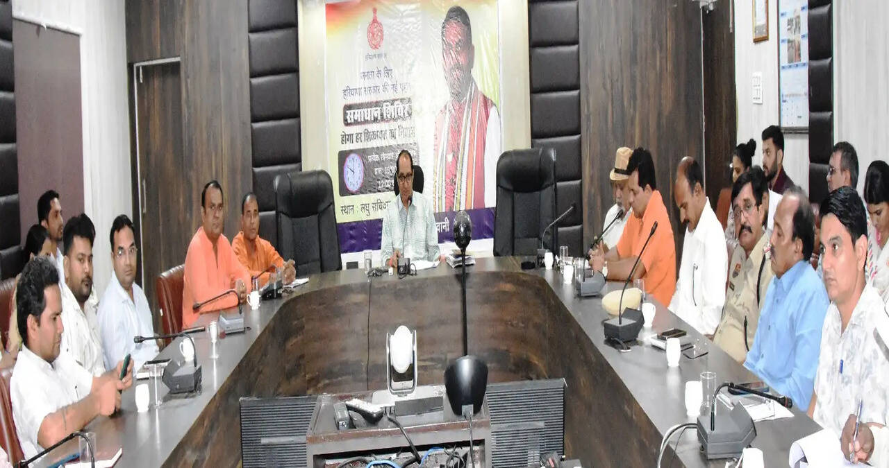 समाधान शिविर में आई शिकायतों को अधिकारी समयबद्ध निपटाएं: डीडीपीओ