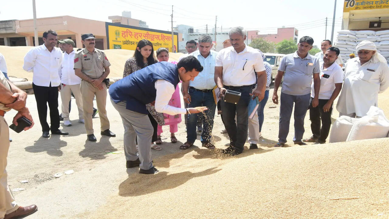 &nbsp;जिला की मंडियों में खरीद व उठान का कार्य सुचारू रूप से संचालित :- उपायुक्त सचिन गुप्ता
