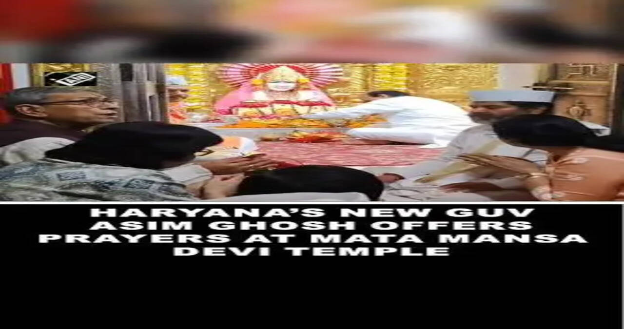 Haryana Governor Prof. Ashim Kumar Ghosh offers prayers at Mata Mansa Devi Temple