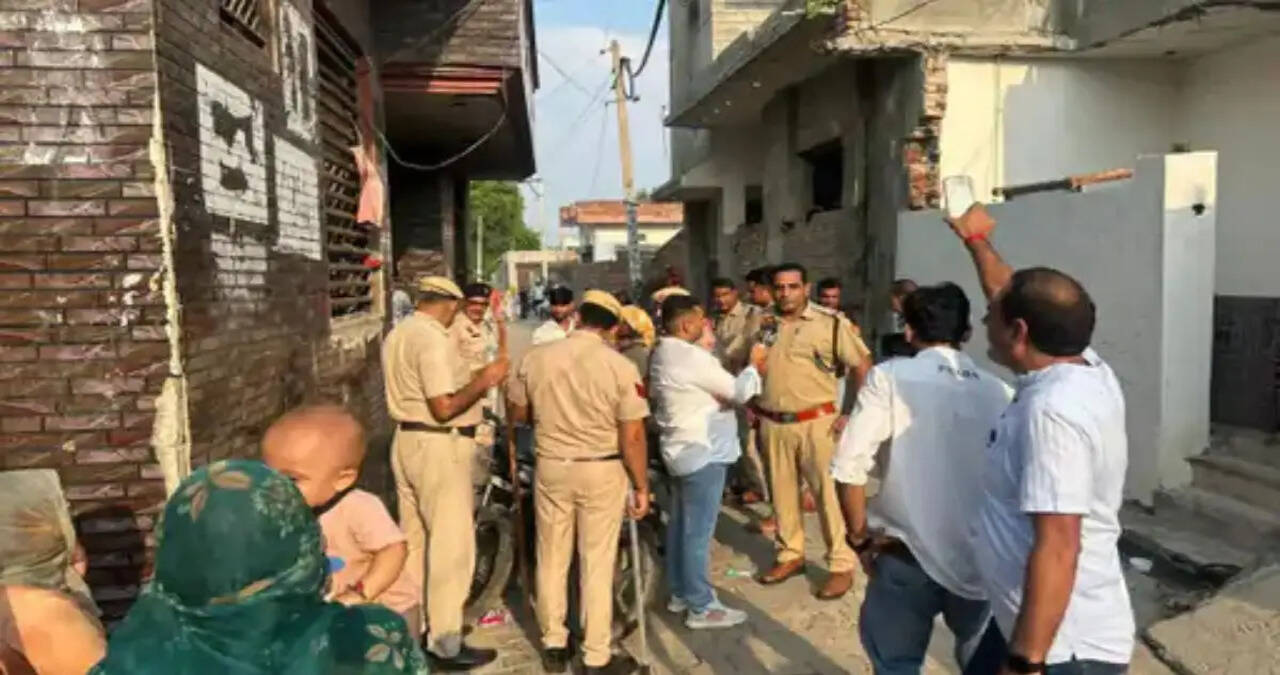 हांसी पुलिस का नशे के खिलाफ अभियान:सुलचानी-राजथल में 6 बाइक जब्त, संदिग्ध लोगों और वाहनों की जांच तेज