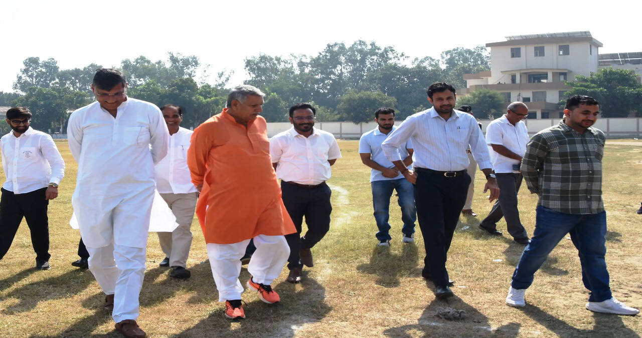 सांसद चौ. धर्मबीर सिंह ने भीम स्टेडियम में पहुंचकर लिया सम्मान समारोह की तैयारियों का जायजा