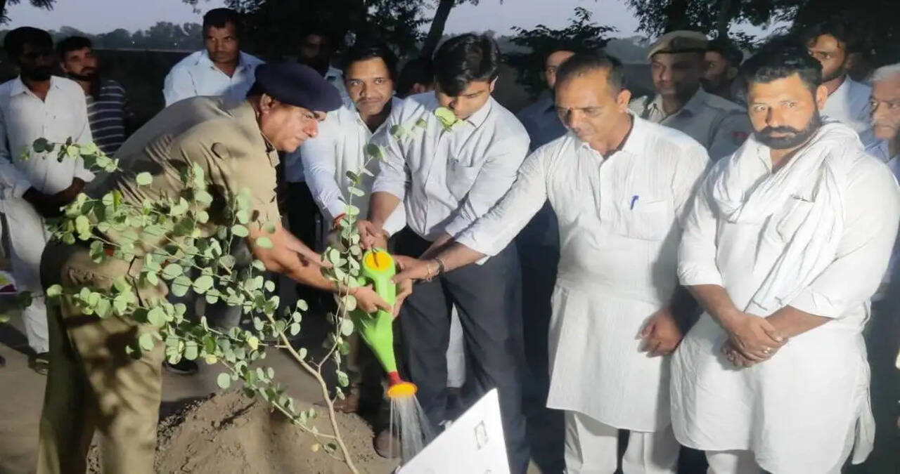 ग्रामीणों की सुविधा के लिए बनेगा नया बस स्टॉप: एडीसी अर्पित संगल